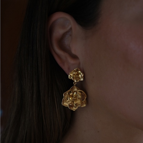 Gold Rose Drop Earrings*18K Gold Plated Floral Earrings*Vintage Inspired - Picture 8 of 9